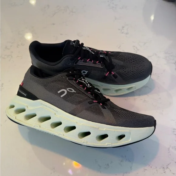 ON cloud eclipse - Picture 1 of 8